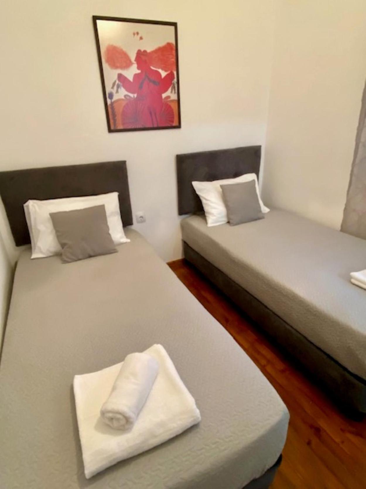 Town Apartment *